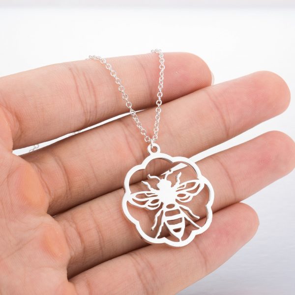 Simple Personality Hollow Clavicle Bee Necklace