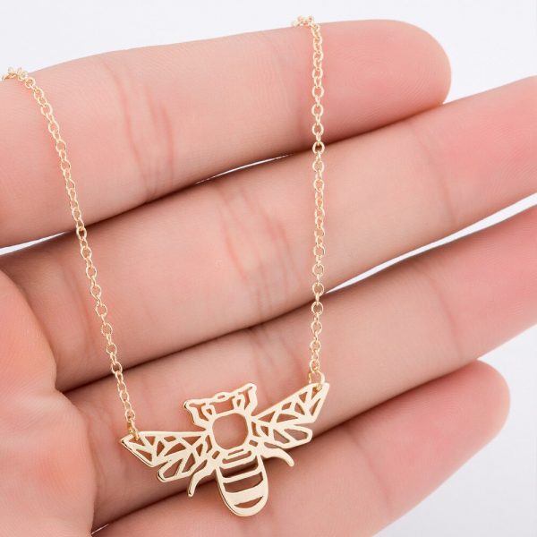 Simple Personality Hollow Clavicle Bee Necklace